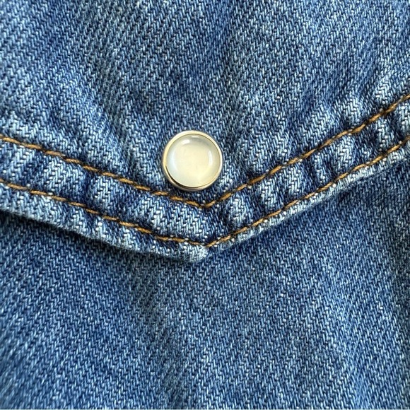 Risen Distressed Denim Pearl Snap Button‎ Raw Frayed Hem Shirt Women's Large EUC - Picture 6 of 11